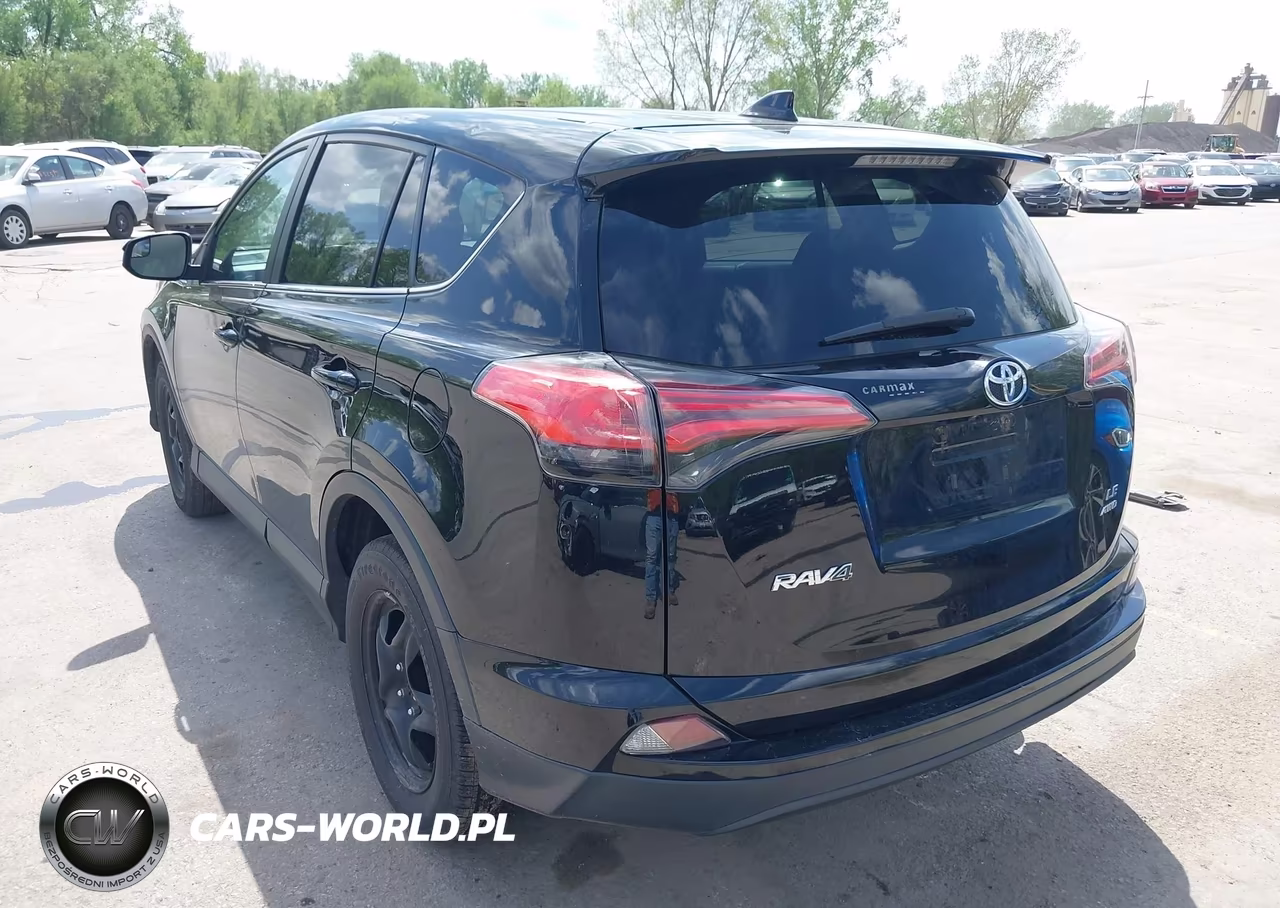 2018 Toyota Rav4 Le VIN:2T3BFREVXJW753337 - 3