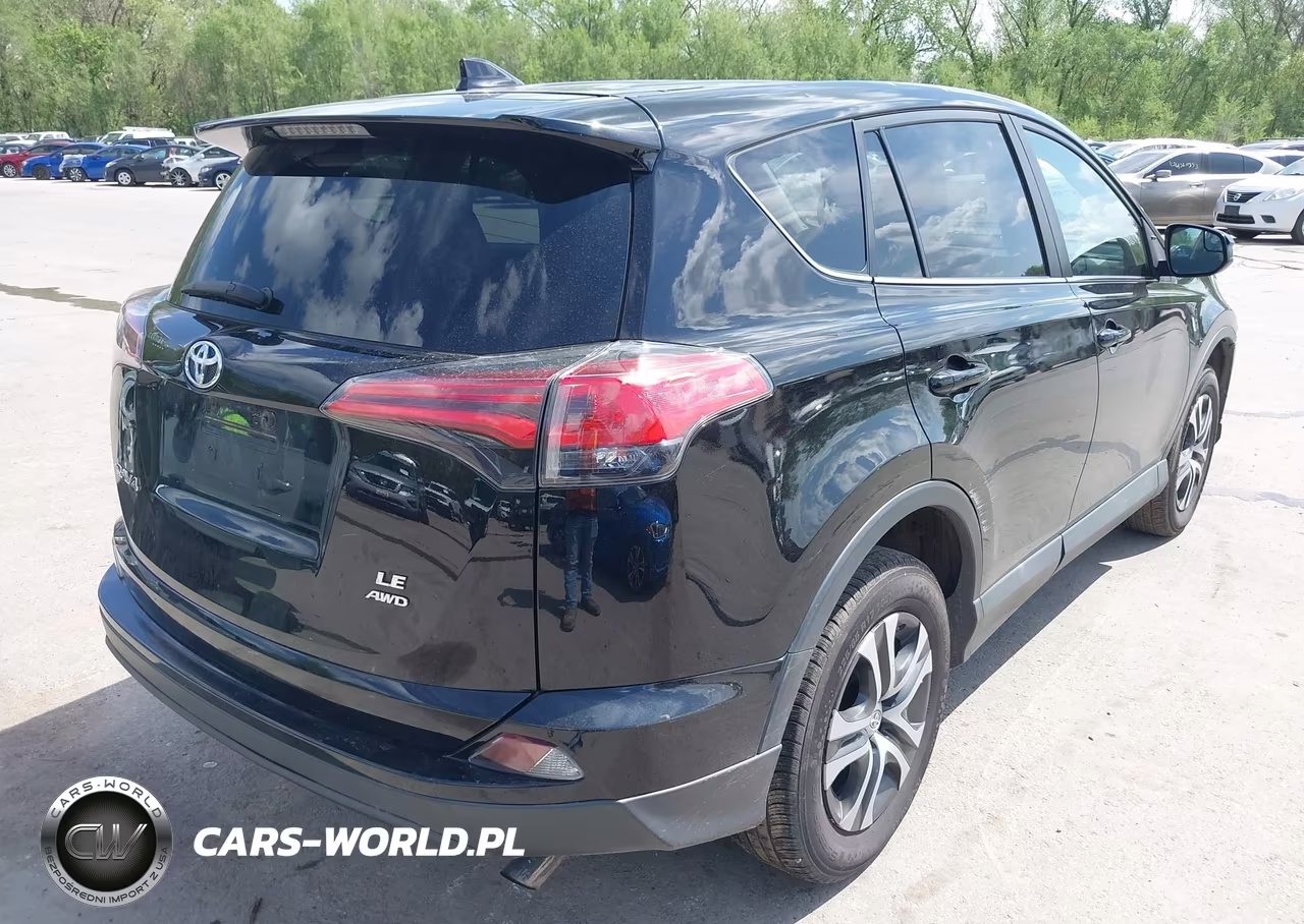 2018 Toyota Rav4 Le VIN:2T3BFREVXJW753337 - 4