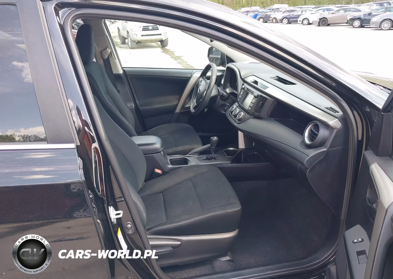 2018 Toyota Rav4 Le VIN:2T3BFREVXJW753337 - 5