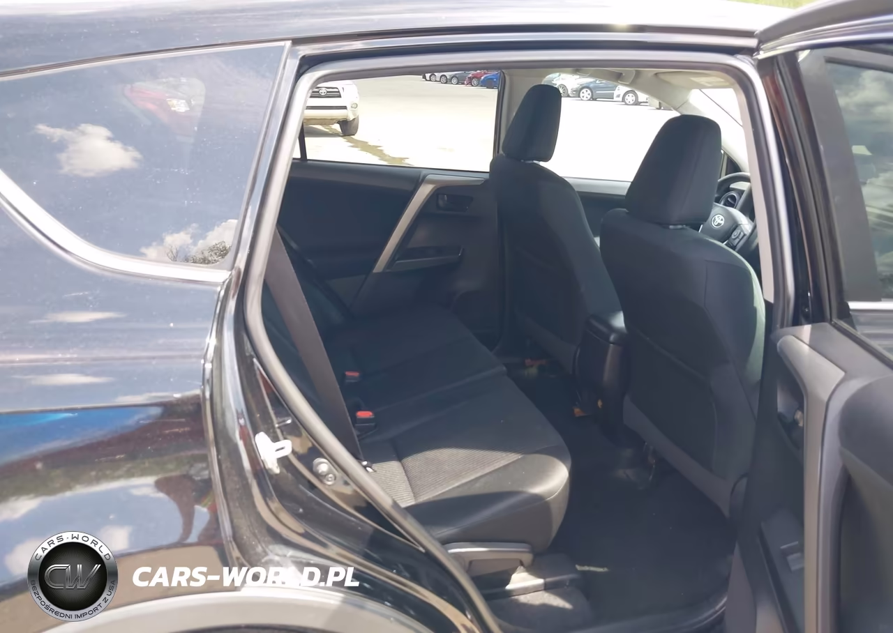 2018 Toyota Rav4 Le VIN:2T3BFREVXJW753337 - 8