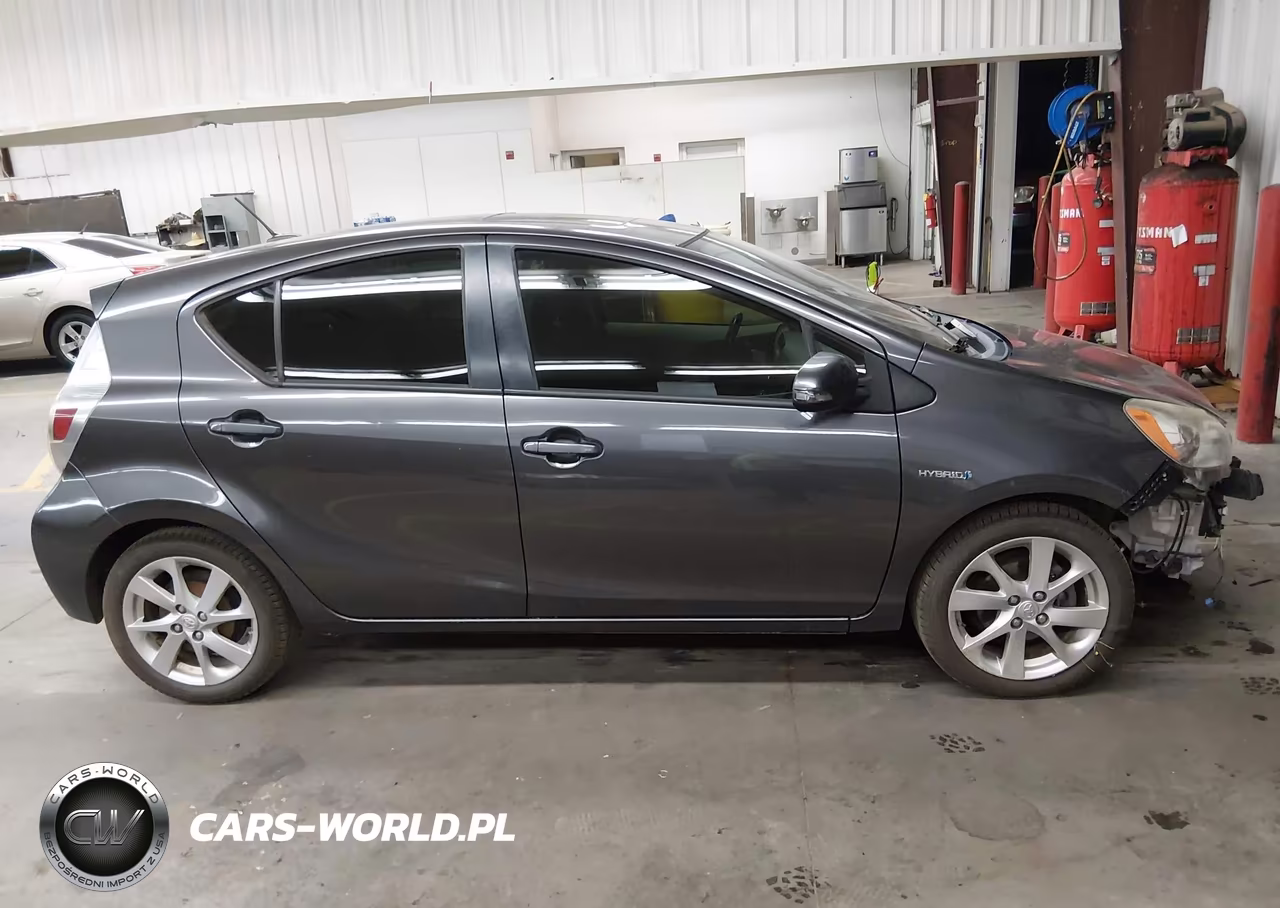 2013 Toyota Prius C Four VIN:JTDKDTB32D1041316 - 13