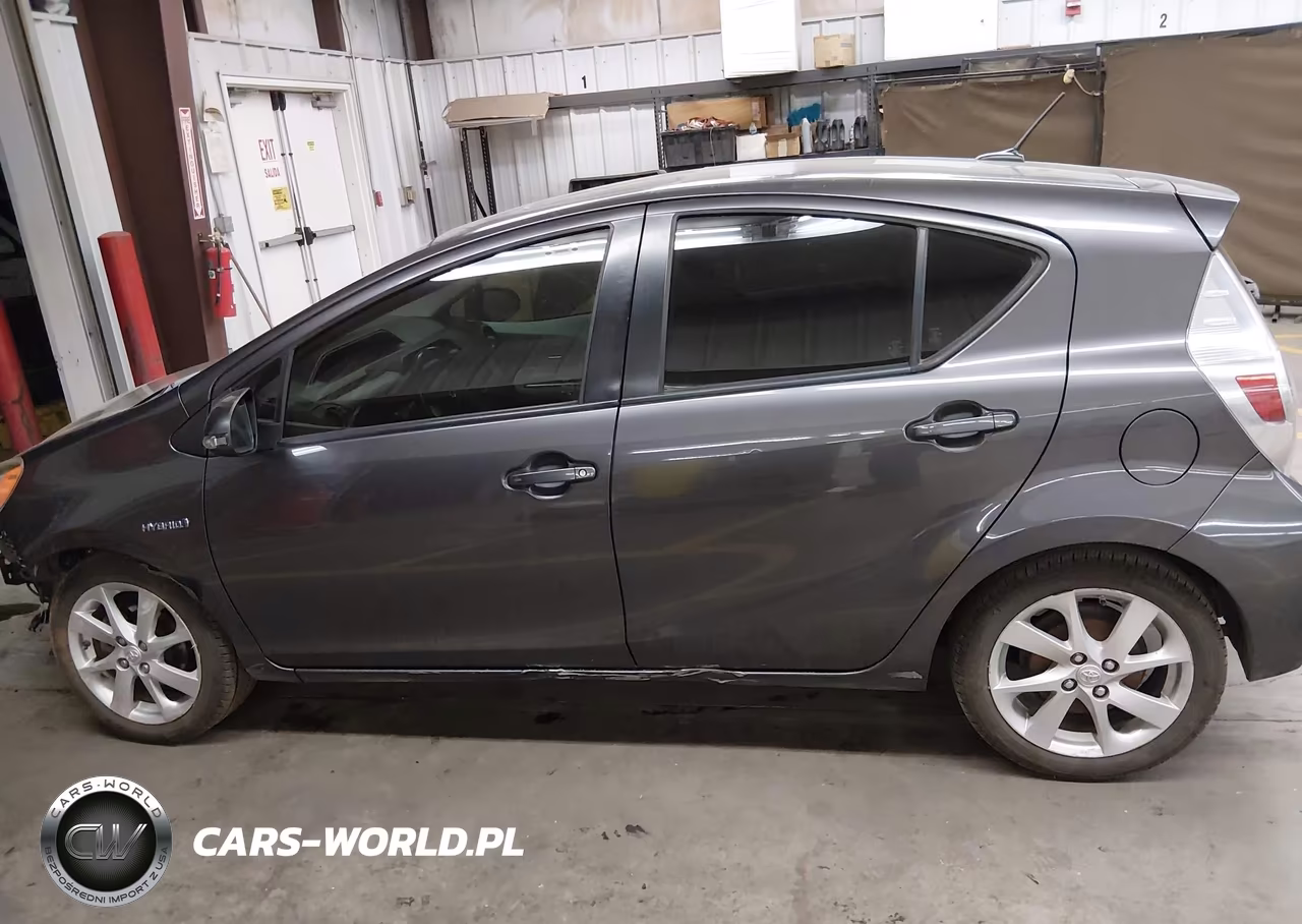 2013 Toyota Prius C Four VIN:JTDKDTB32D1041316 - 14