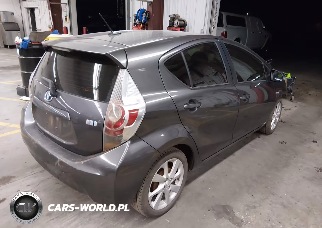 2013 Toyota Prius C Four VIN:JTDKDTB32D1041316 - 4