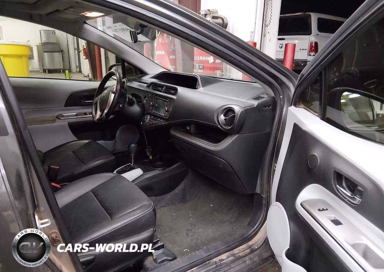 2013 Toyota Prius C Four VIN:JTDKDTB32D1041316 - 5