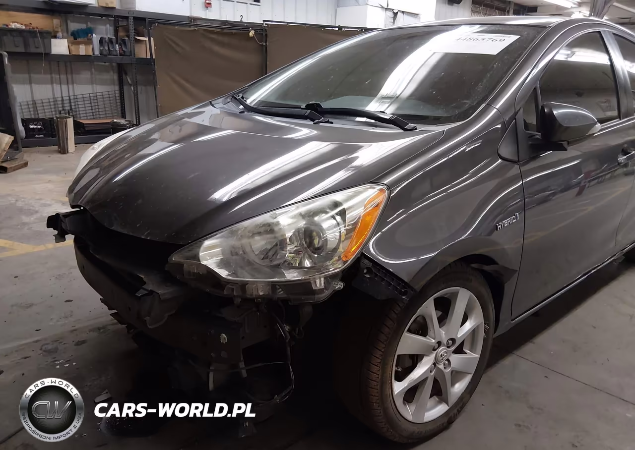 2013 Toyota Prius C Four VIN:JTDKDTB32D1041316 - 6