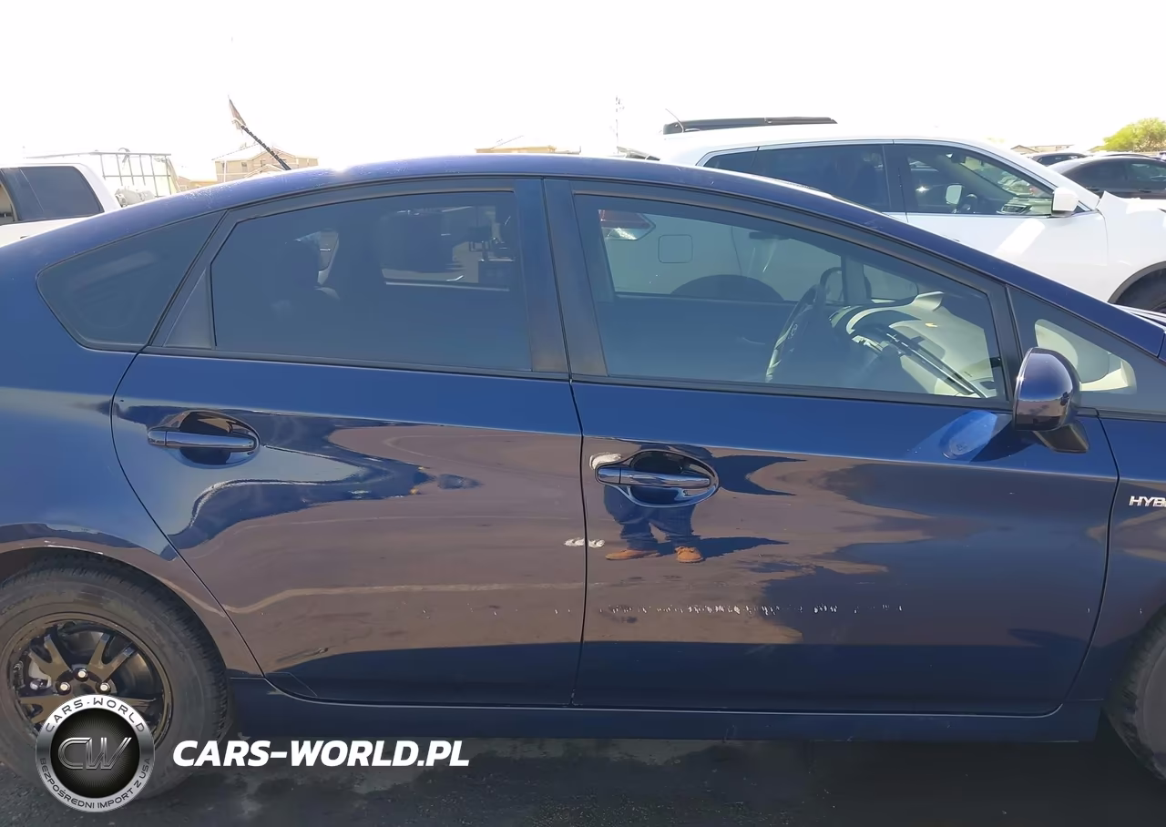 2015 Toyota Prius Two VIN:JTDKN3DU9F0467824 - 13