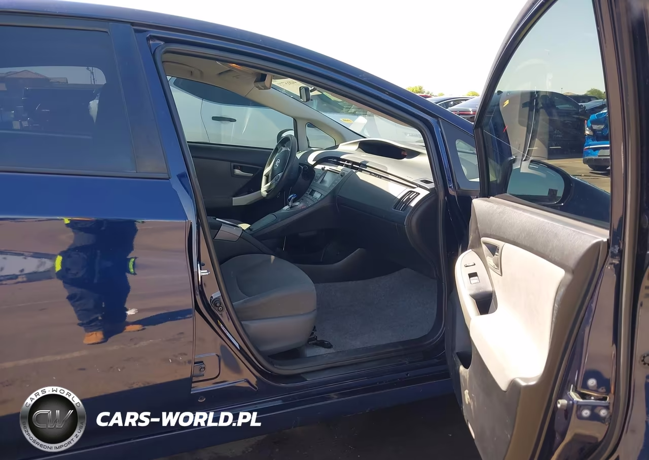 2015 Toyota Prius Two VIN:JTDKN3DU9F0467824 - 5