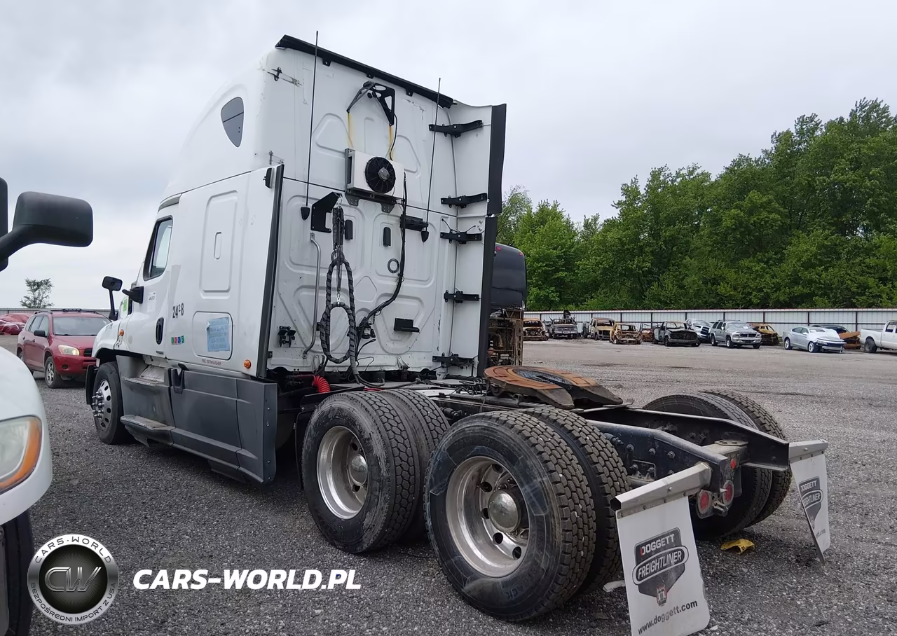 2018 Freightliner Cascadia 125 VIN:3AKJGLDR1JSJM2428 - 3