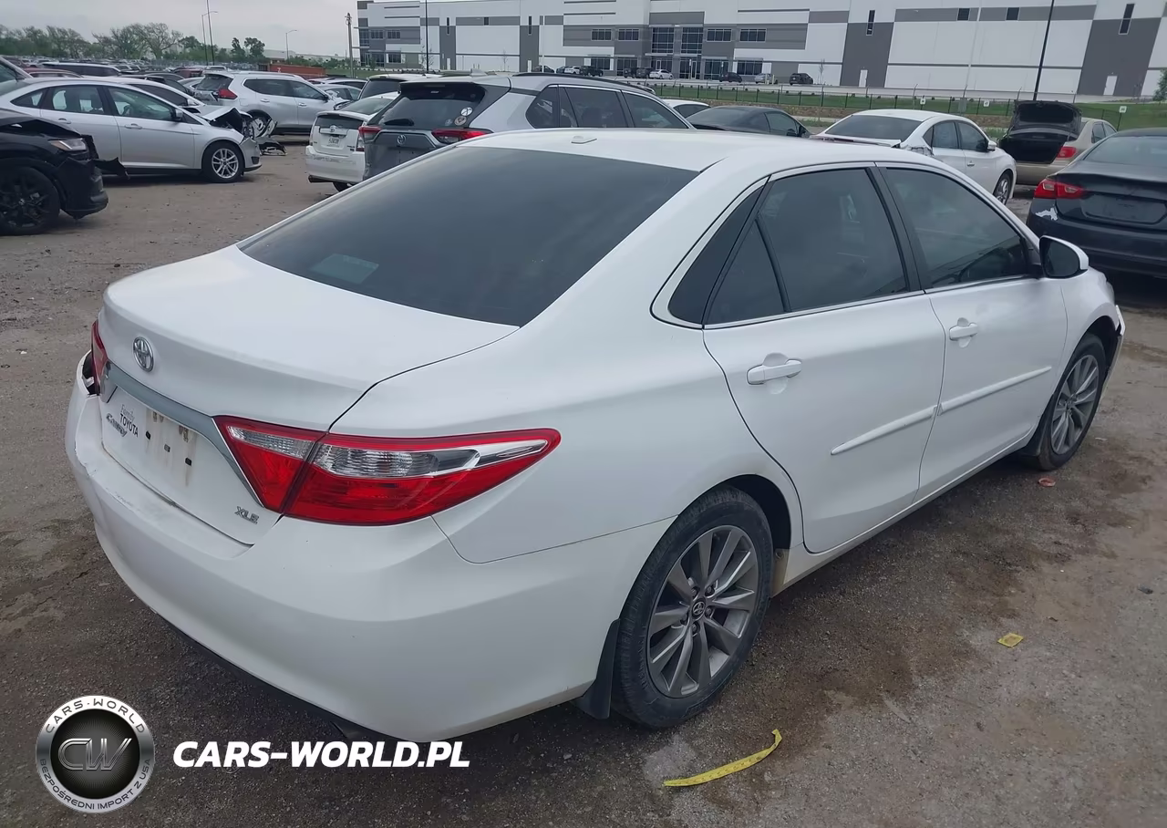 2017 Toyota Camry Xle VIN:4T1BF1FK7HU726007 - 4