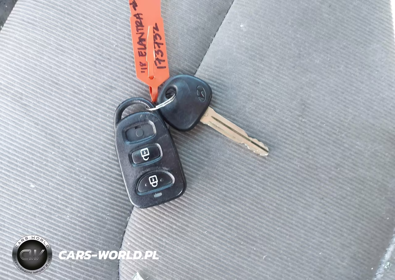 2018 Hyundai Elantra Sel VIN:5NPD84LF5JH339584 - 11