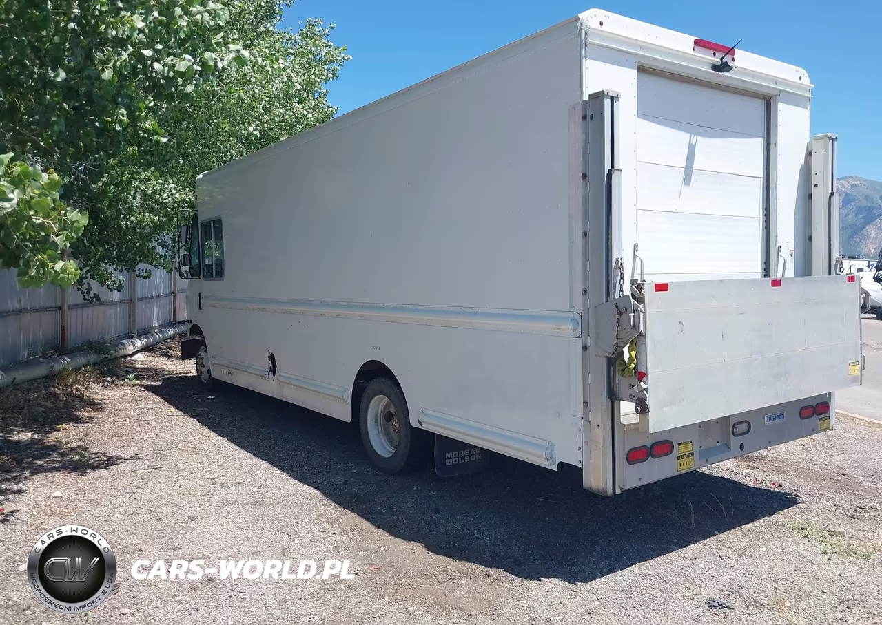 2010 Freightliner Chassis M Line Walk-In Van VIN:4UZAAPDU6ACAS1506 - 3