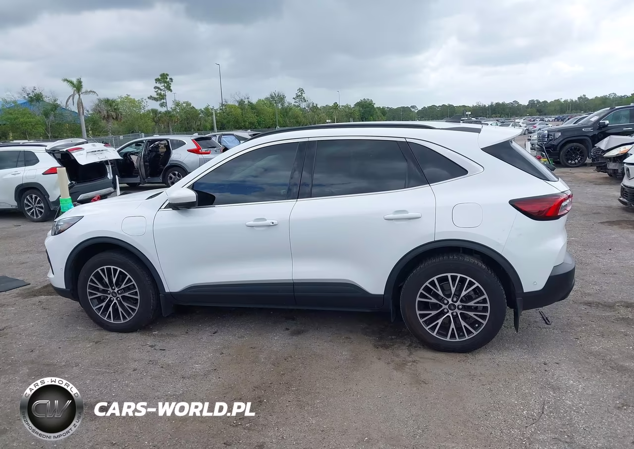 2023 Ford Escape Phev VIN:1FMCU0E12PUA75963 - 14