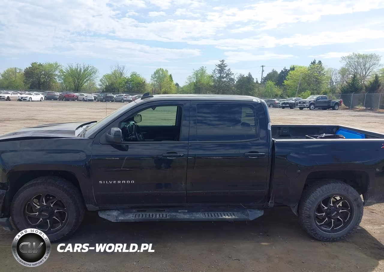 2018 Chevrolet Silverado 1500 2Lt VIN:3GCUKREC1JG594114 - 14