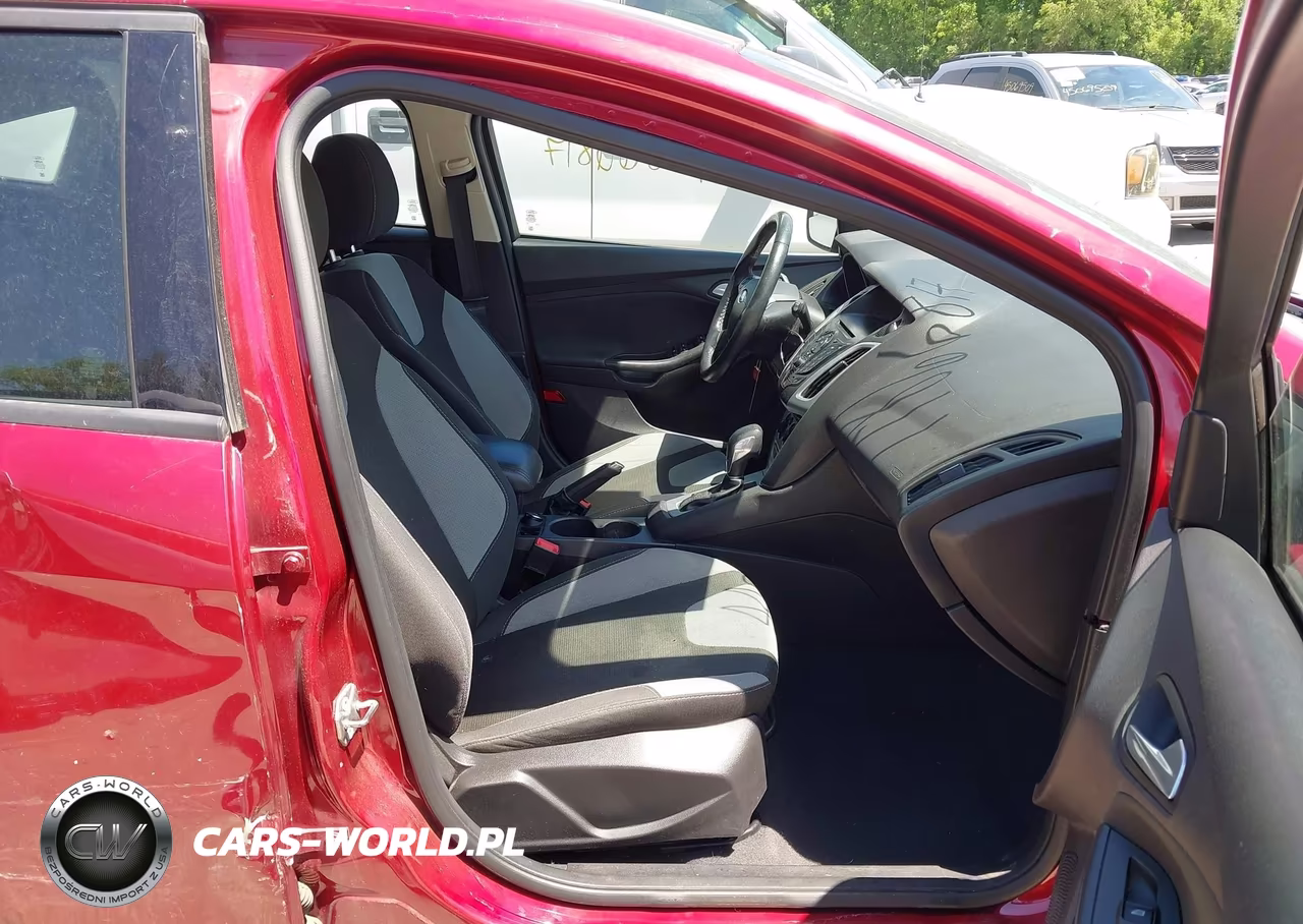 2014 Ford Focus Se VIN:1FADP3K26EL453953 - 5