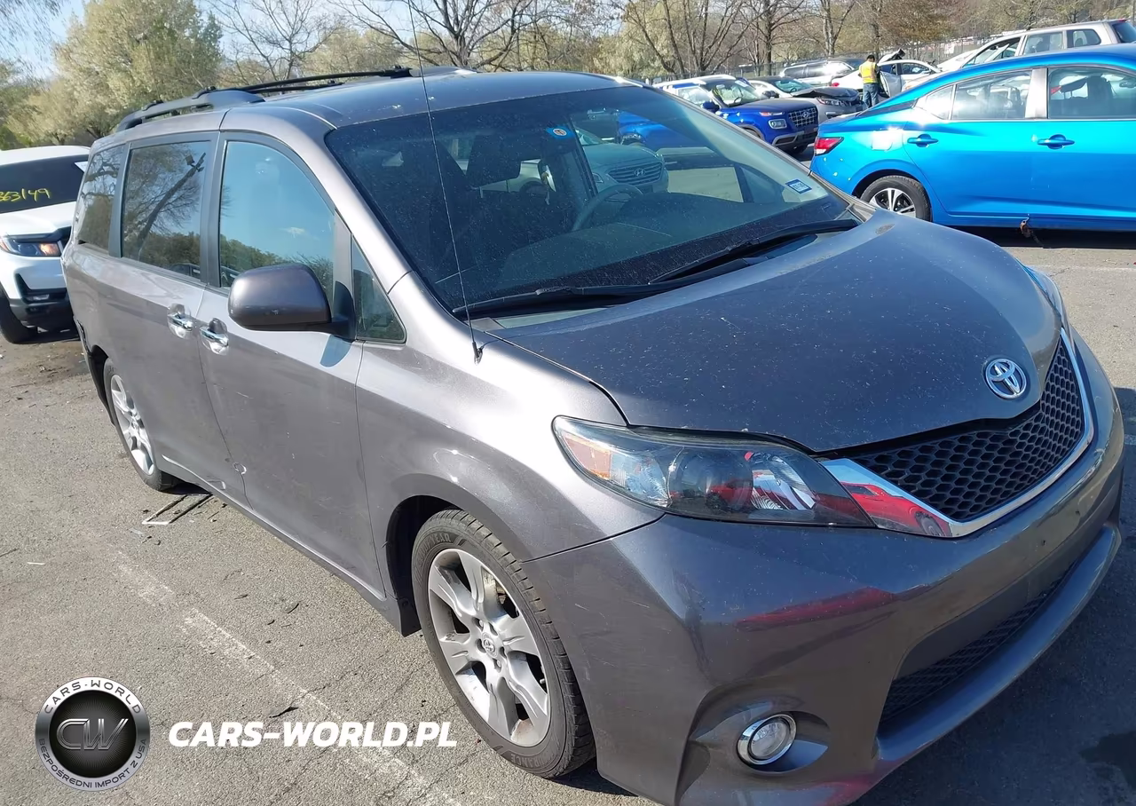 2014 Toyota Sienna Se 8 Passenger