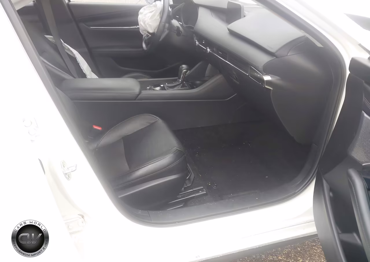 2021 Mazda Mazda3 Premium VIN:JM1BPBDL7M1315348 - 5