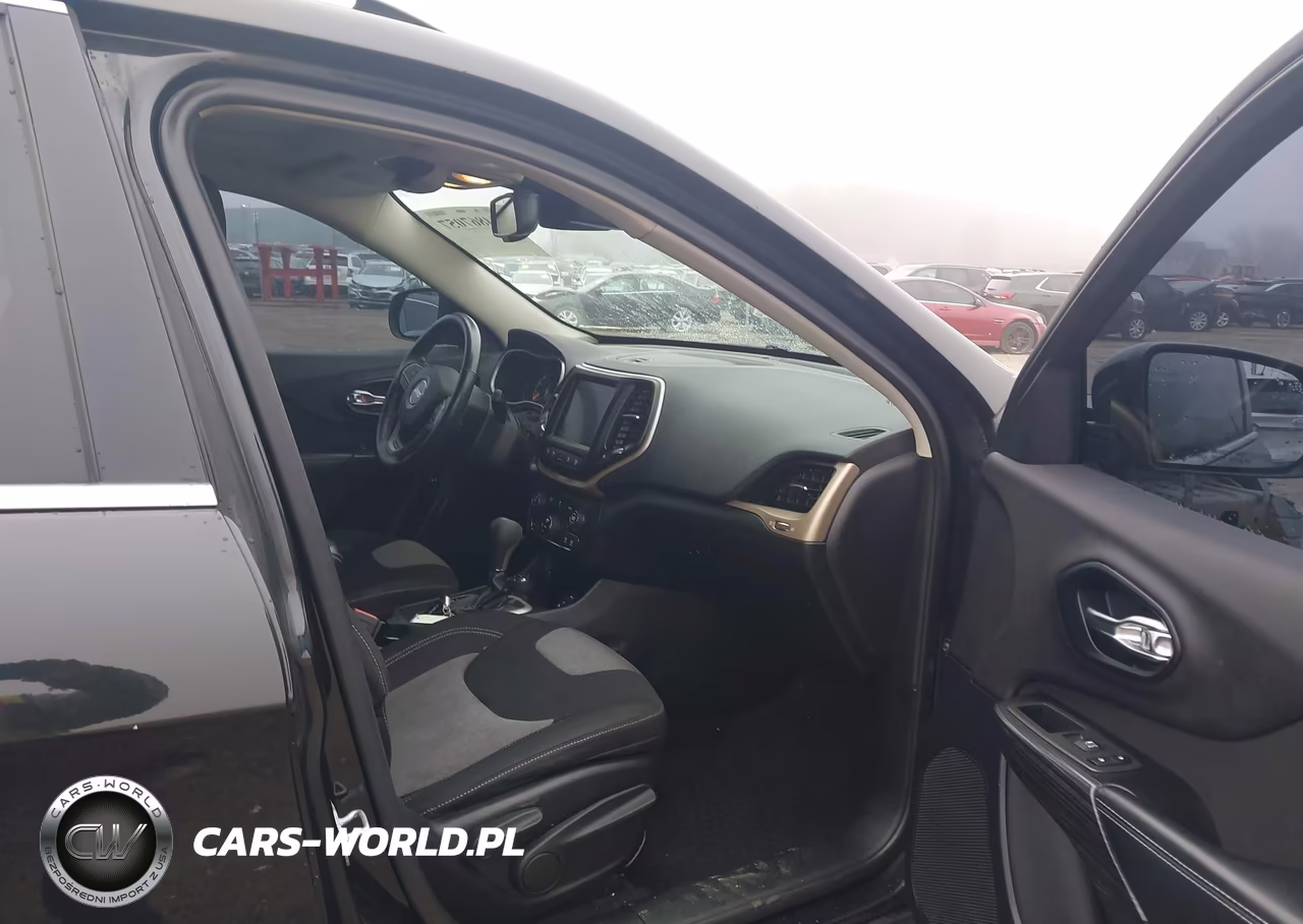 2014 Jeep Cherokee Latitude VIN:1C4PJMCSXEW104886 - 5
