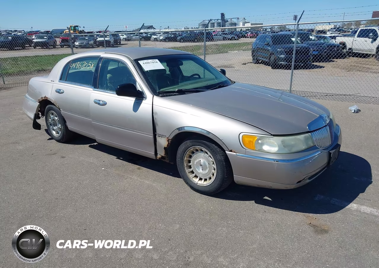 2001 Lincoln Town Car Signature