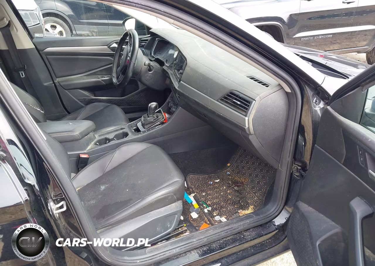 2019 Volkswagen Jetta VIN:3VWC57BU4KM215188 - 5