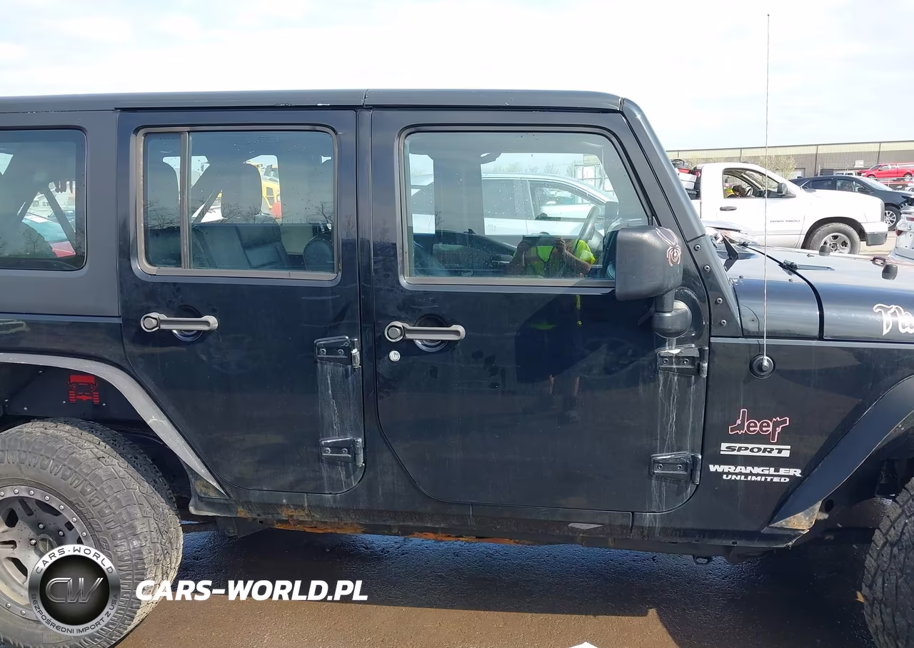 2012 Jeep Wrangler Unlimited Sport VIN:1C4BJWDG4CL209857 - 13