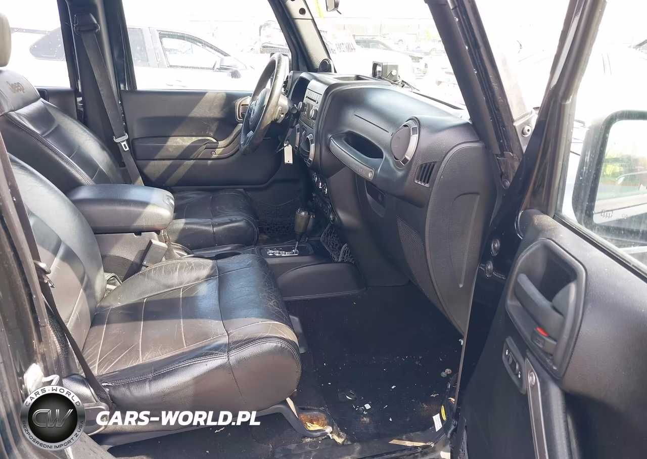 2012 Jeep Wrangler Unlimited Sport VIN:1C4BJWDG4CL209857 - 5