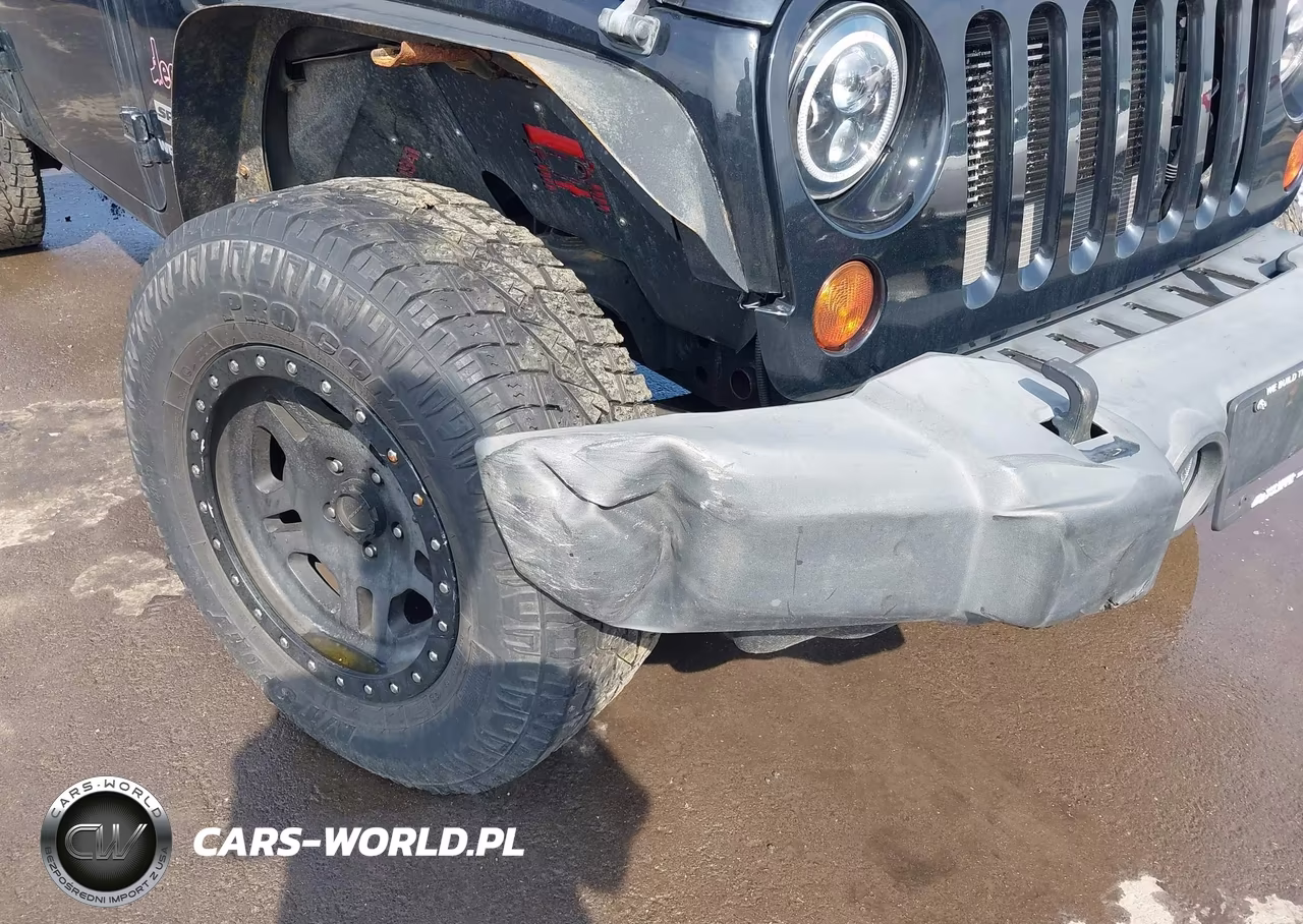 2012 Jeep Wrangler Unlimited Sport VIN:1C4BJWDG4CL209857 - 6