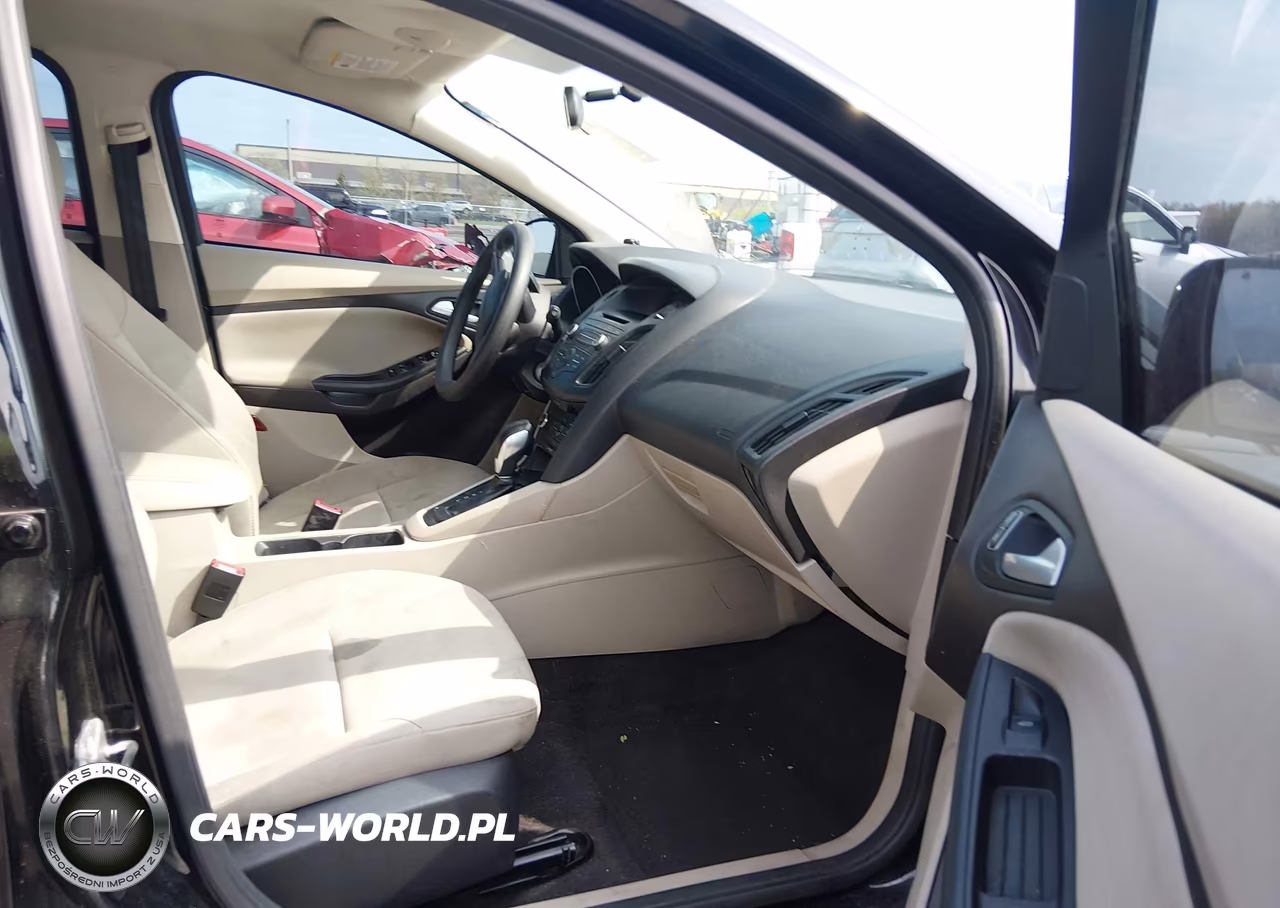 2017 Ford Focus Se VIN:1FADP3K25HL272766 - 5