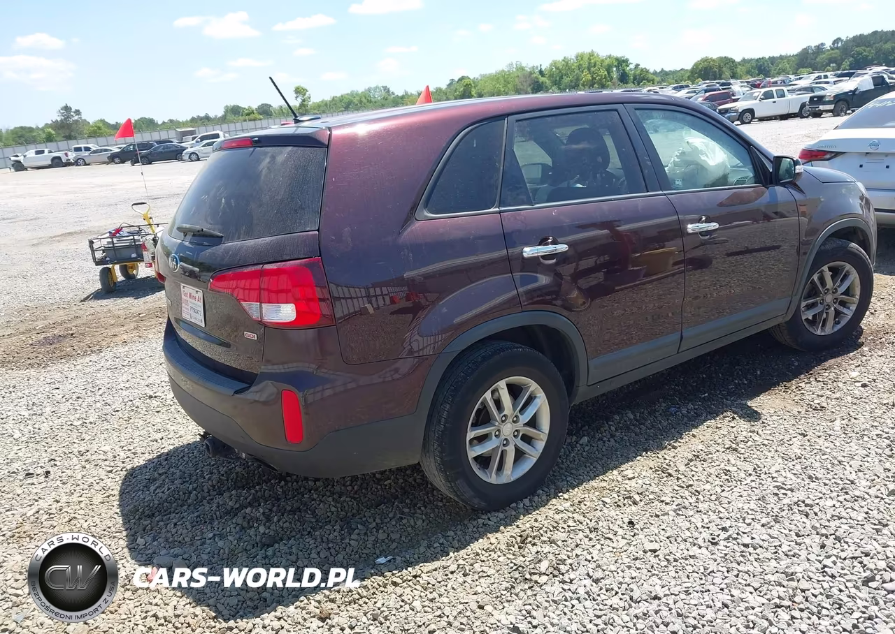 2014 Kia Sorento Lx VIN:5XYKT3A60EG473094 - 4
