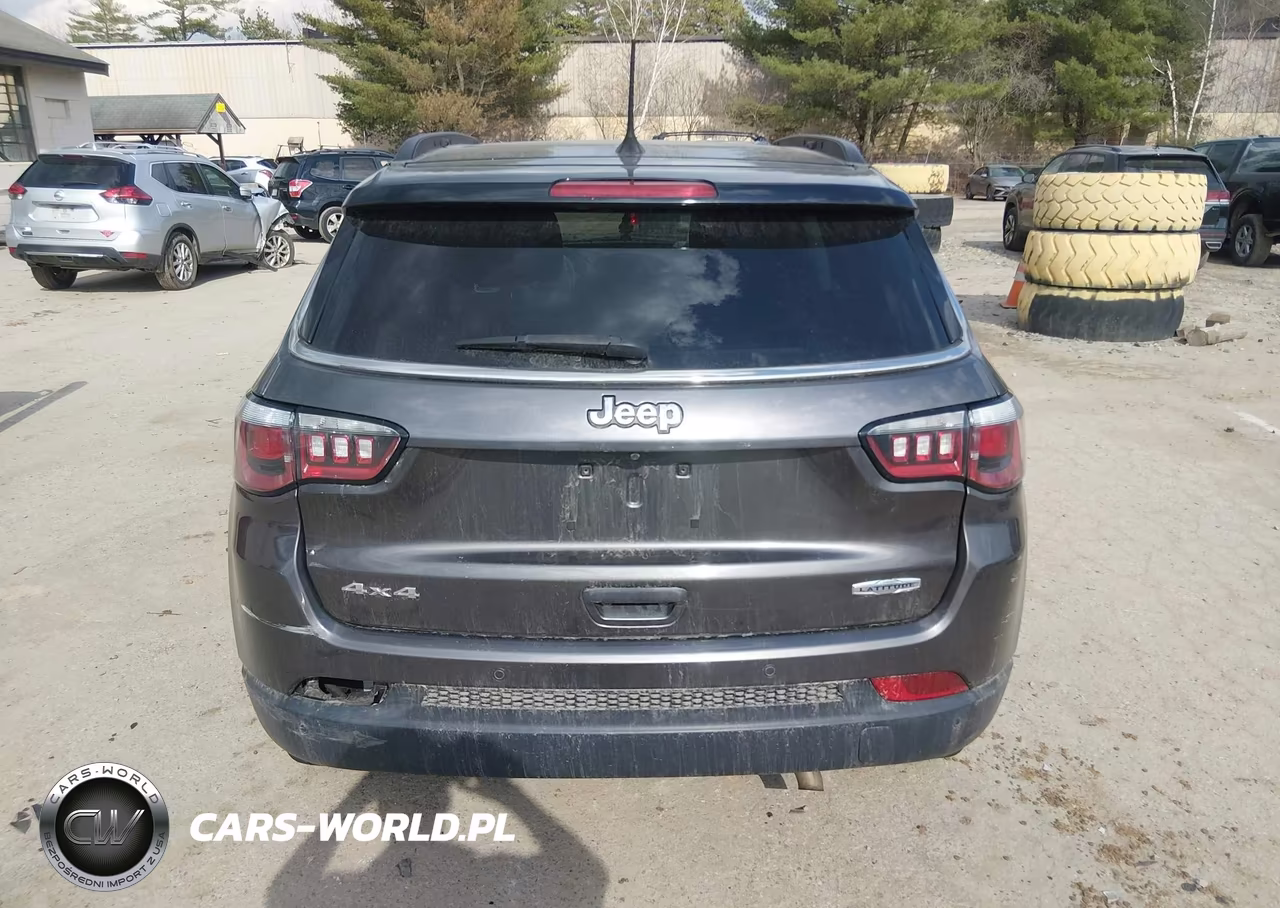2018 Jeep Compass Latitude 4X4 VIN:3C4NJDBB9JT399035 - 17