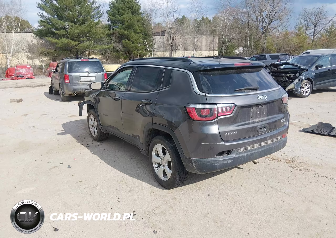 2018 Jeep Compass Latitude 4X4 VIN:3C4NJDBB9JT399035 - 3