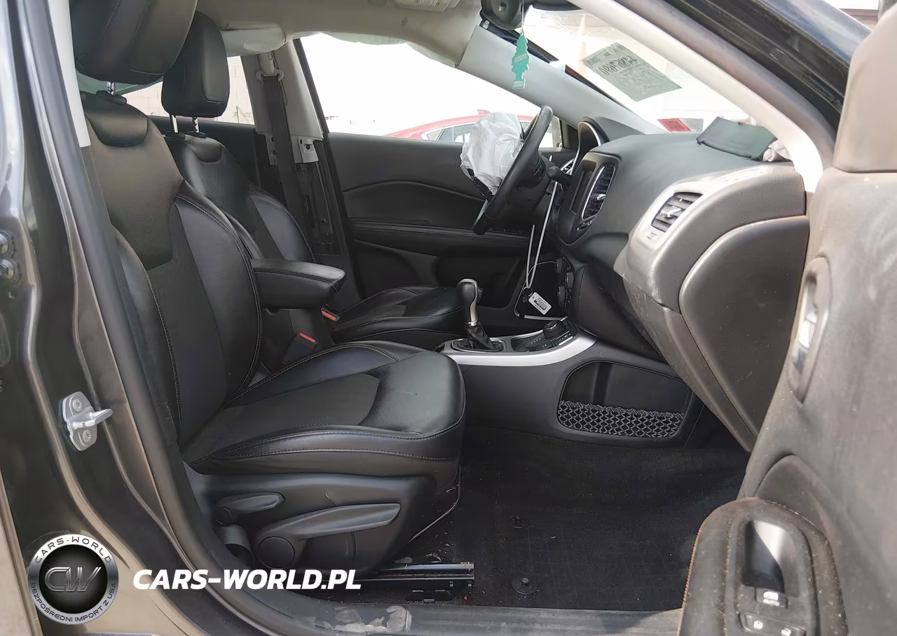 2018 Jeep Compass Latitude 4X4 VIN:3C4NJDBB9JT399035 - 5