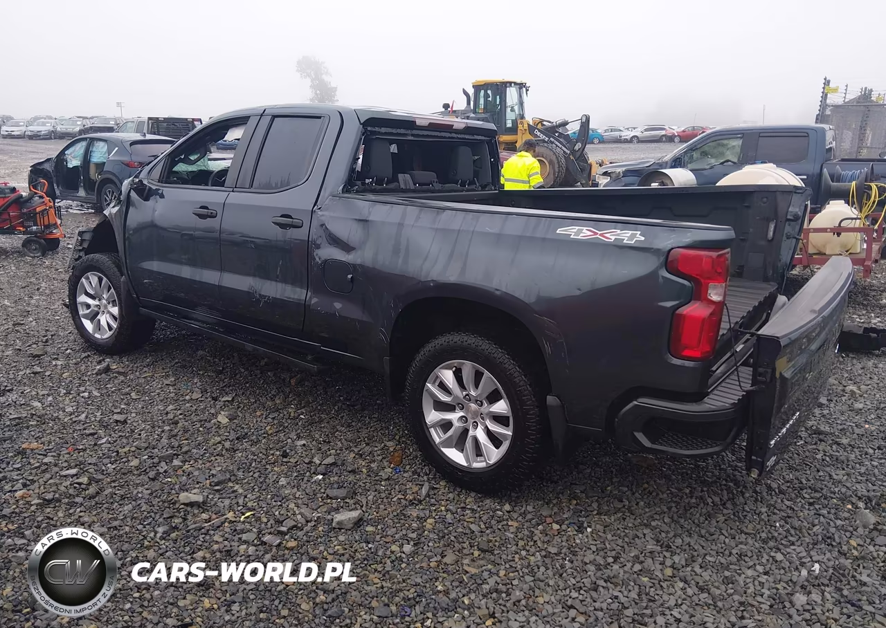 2020 Chevrolet Silverado 1500 4Wd Standard Bed Custom VIN:1GCRYBEH6LZ307117 - 3