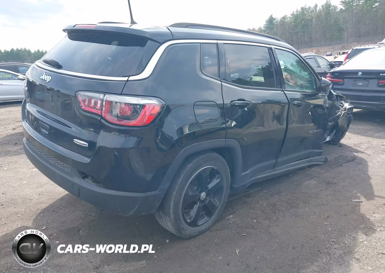 2018 Jeep Compass Latitude 4X4 VIN:3C4NJDBB4JT434838 - 4
