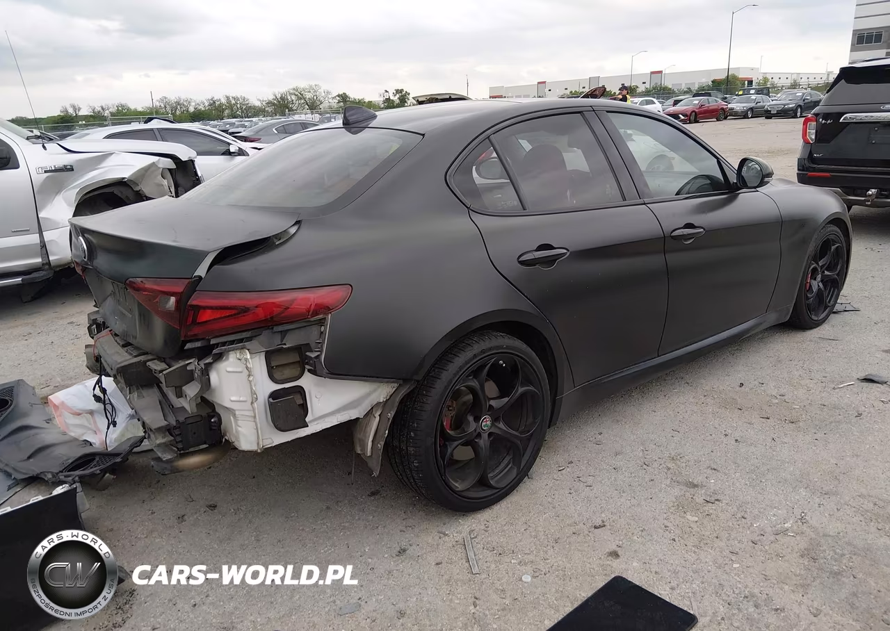2018 Alfa Romeo Giulia Ti Sport Rwd VIN:ZARFAECN9J7594727 - 4