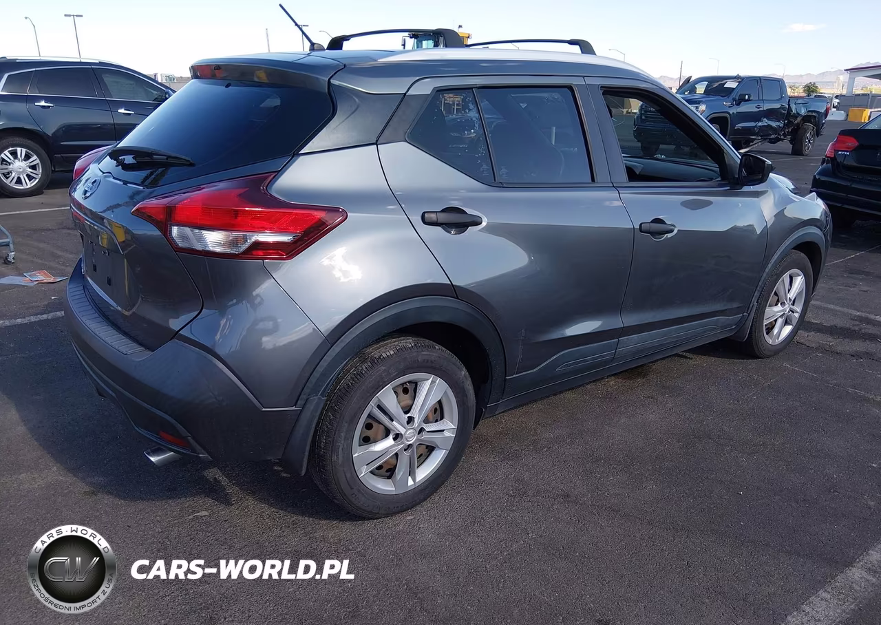 2019 Nissan Kicks S VIN:3N1CP5CU5KL542904 - 4