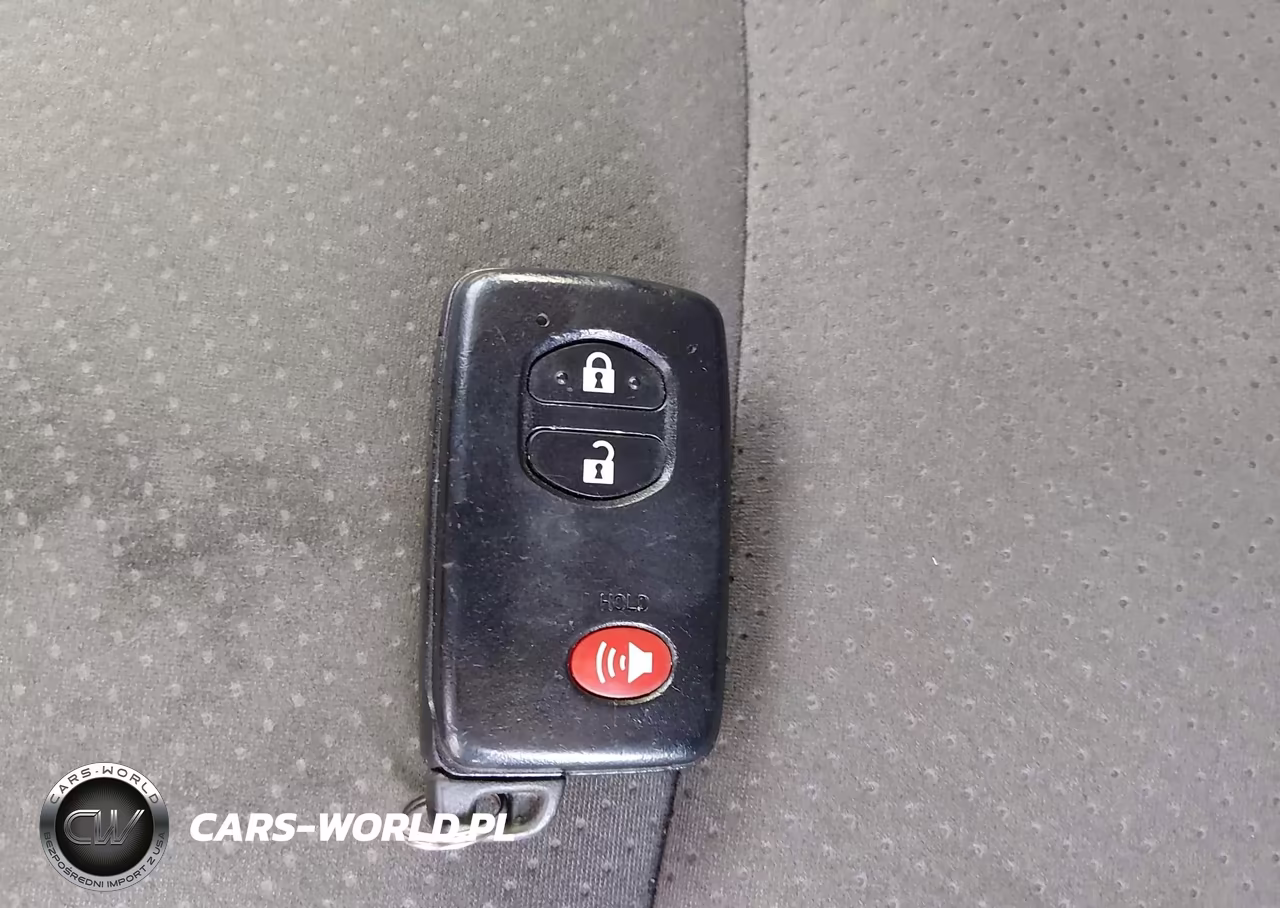 2014 Toyota Prius Two VIN:JTDKN3DUXE1768403 - 11