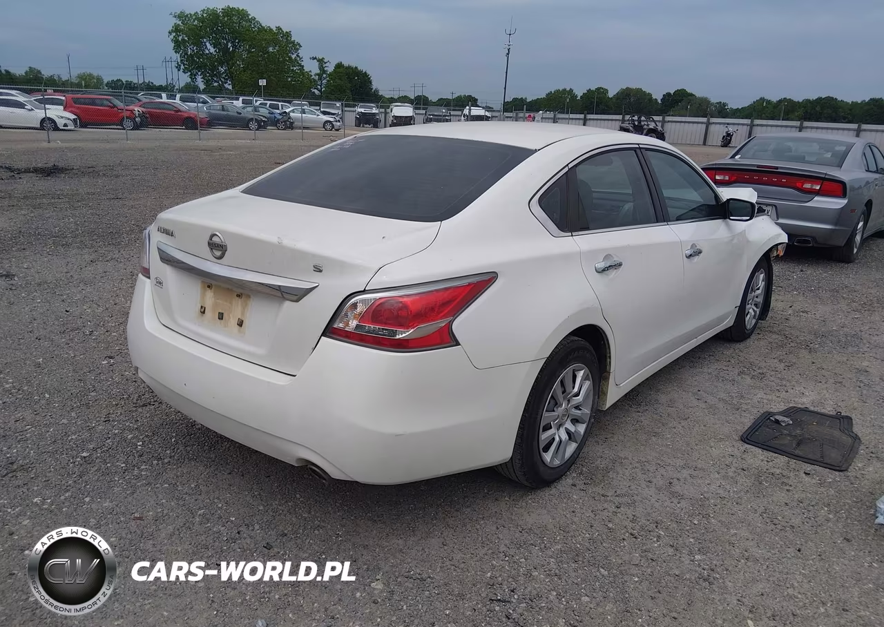 2015 Nissan Altima 2.5 S VIN:1N4AL3AP4FN366750 - 4