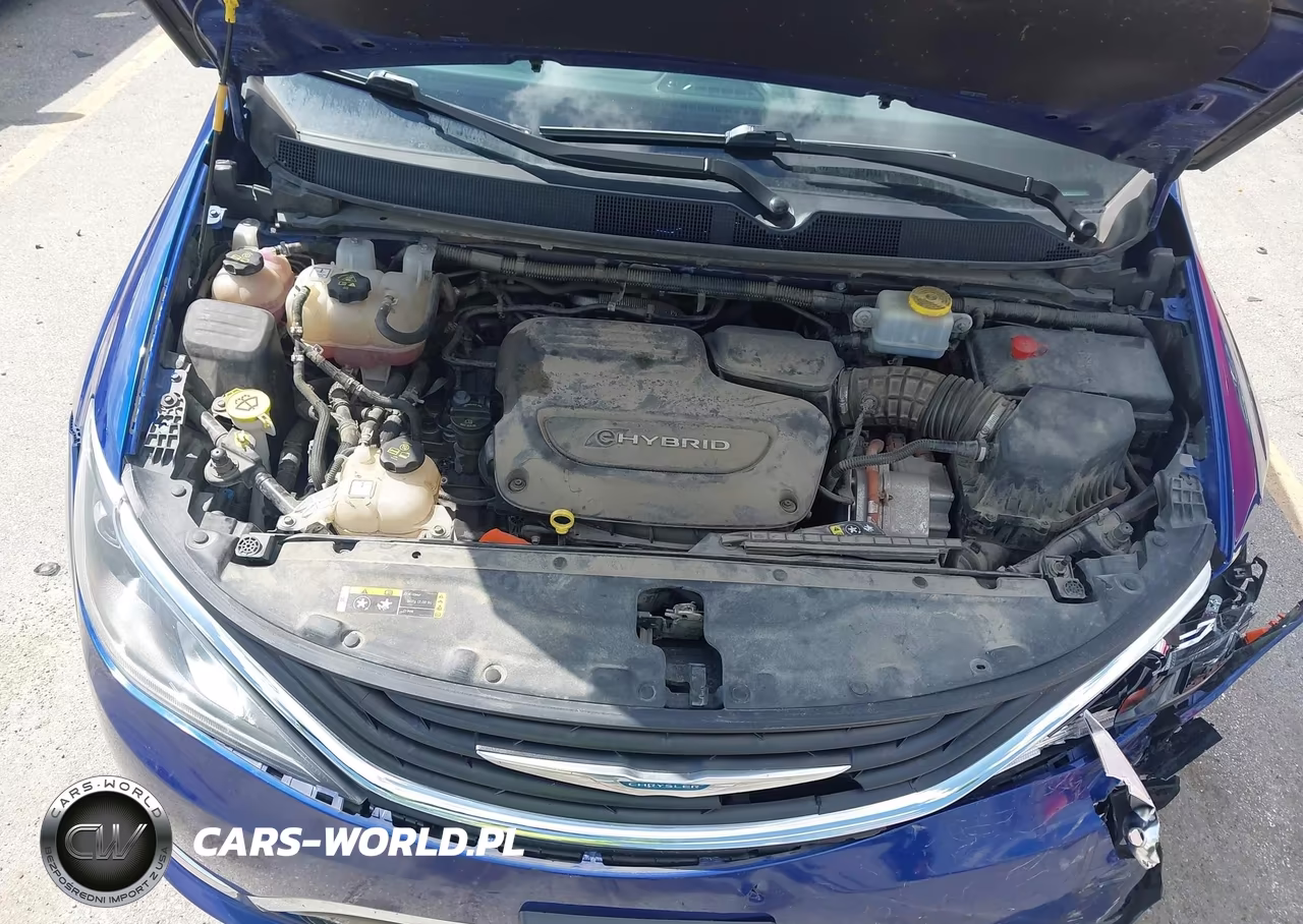 2019 Chrysler Pacifica Hybrid Touring L VIN:2C4RC1L74KR500085 - 10