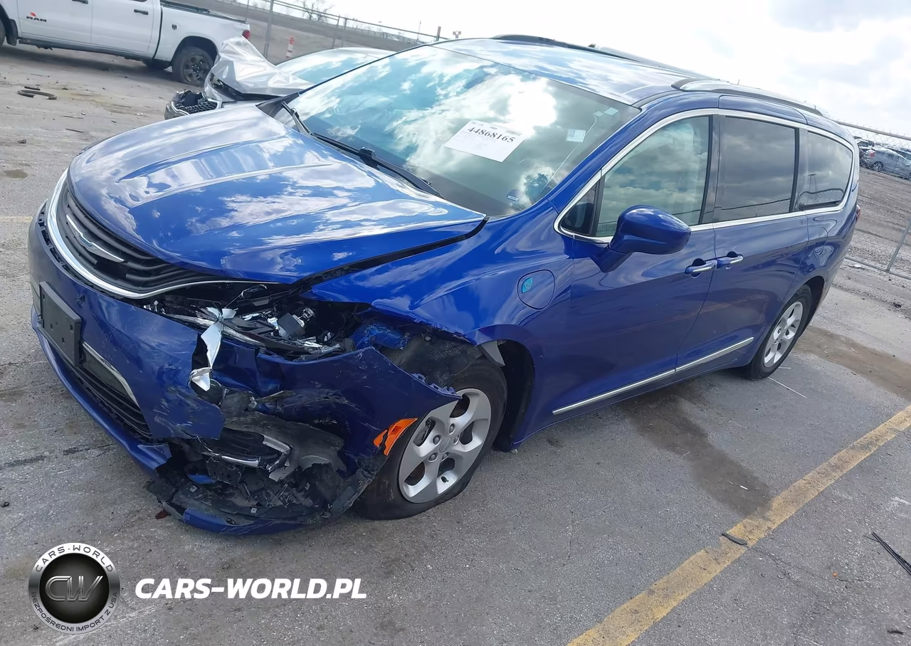 2019 Chrysler Pacifica Hybrid Touring L VIN:2C4RC1L74KR500085 - 2