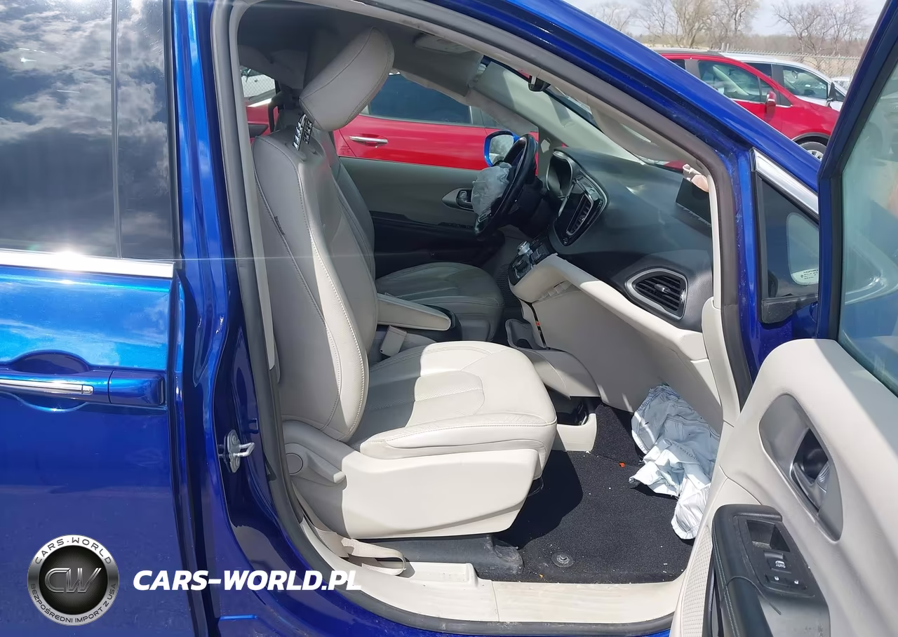 2019 Chrysler Pacifica Hybrid Touring L VIN:2C4RC1L74KR500085 - 5