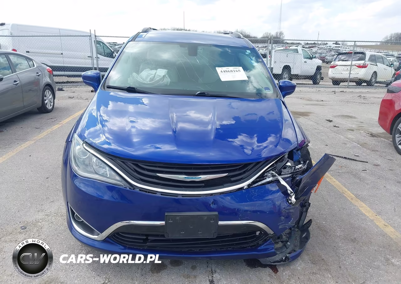 2019 Chrysler Pacifica Hybrid Touring L VIN:2C4RC1L74KR500085 - 6