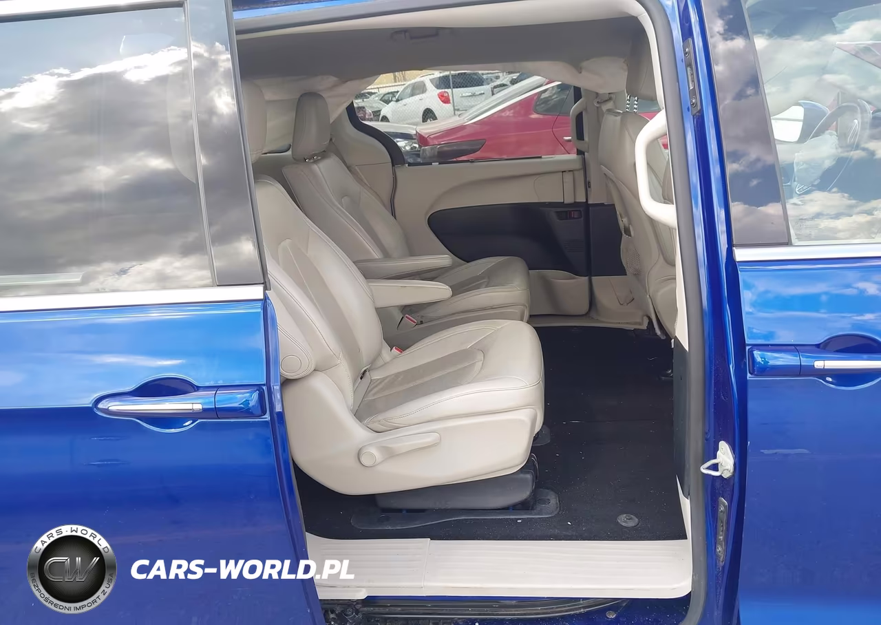 2019 Chrysler Pacifica Hybrid Touring L VIN:2C4RC1L74KR500085 - 8