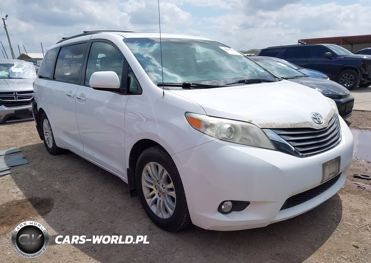 2014 Toyota Sienna Xle V6 8 Passenger