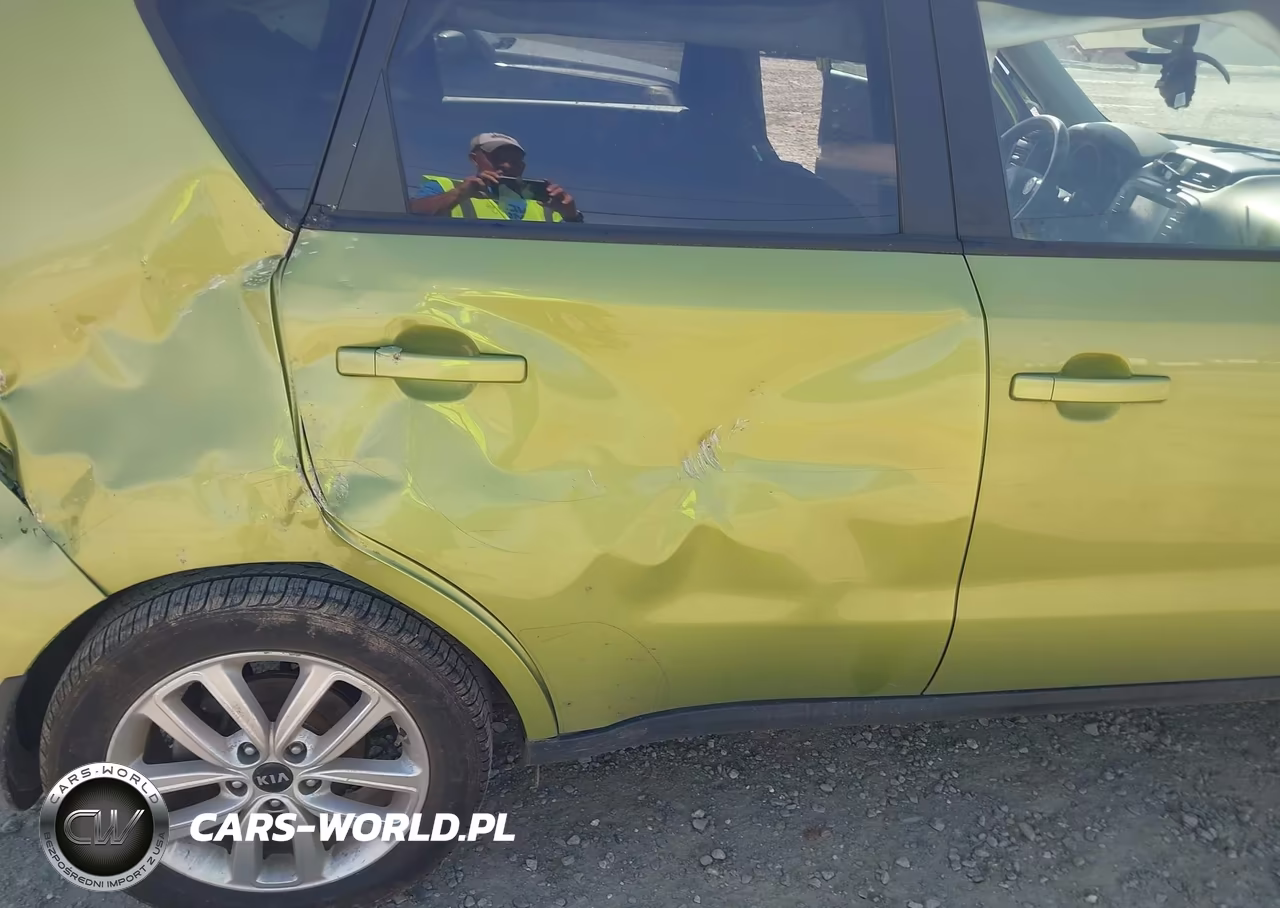 2018 Kia Soul + VIN:KNDJP3A58J7900858 - 18