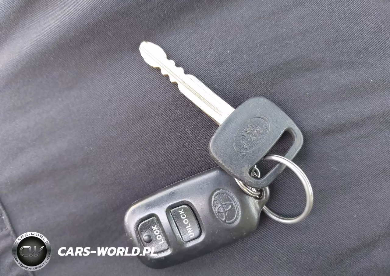 2000 Toyota Camry Le VIN:JT2BG22K8Y0465726 - 11