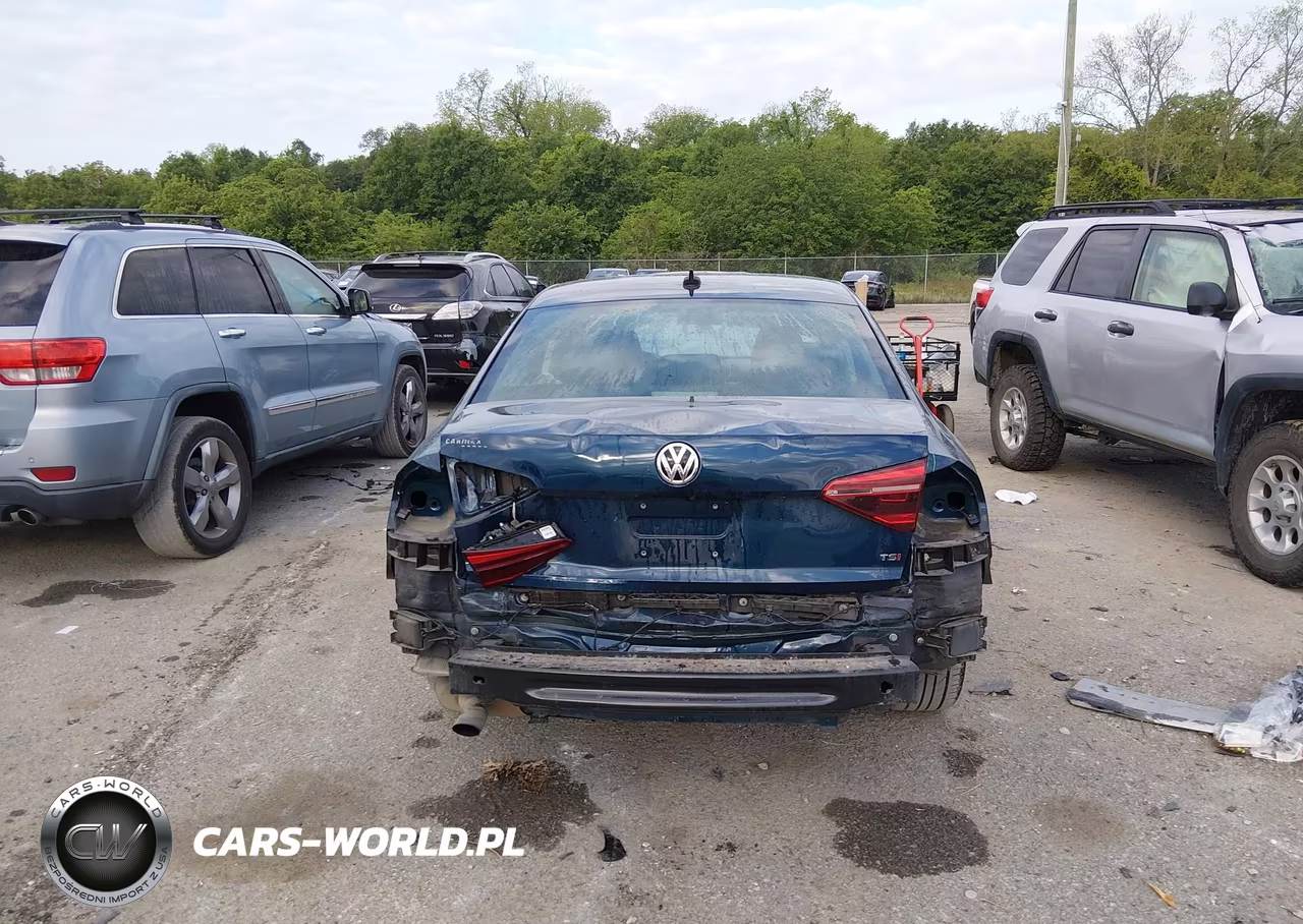 2019 Volkswagen Passat 2.0T Wolfsburg Edition VIN:1VWLA7A30KC013664 - 17