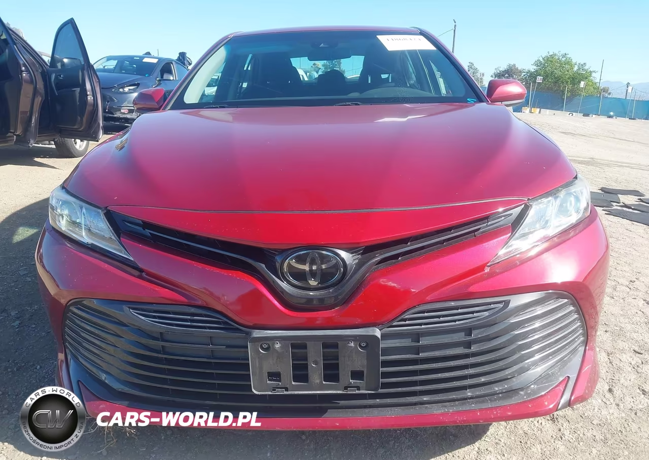 2018 Toyota Camry Le VIN:4T1B11HK0JU651622 - 12