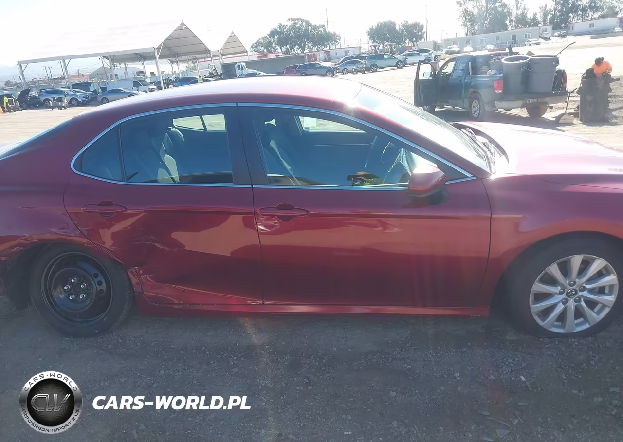 2018 Toyota Camry Le VIN:4T1B11HK0JU651622 - 13