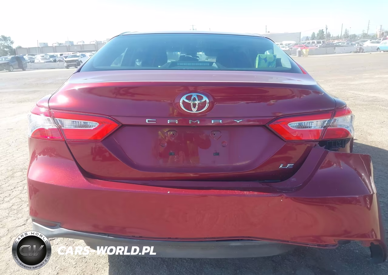 2018 Toyota Camry Le VIN:4T1B11HK0JU651622 - 16