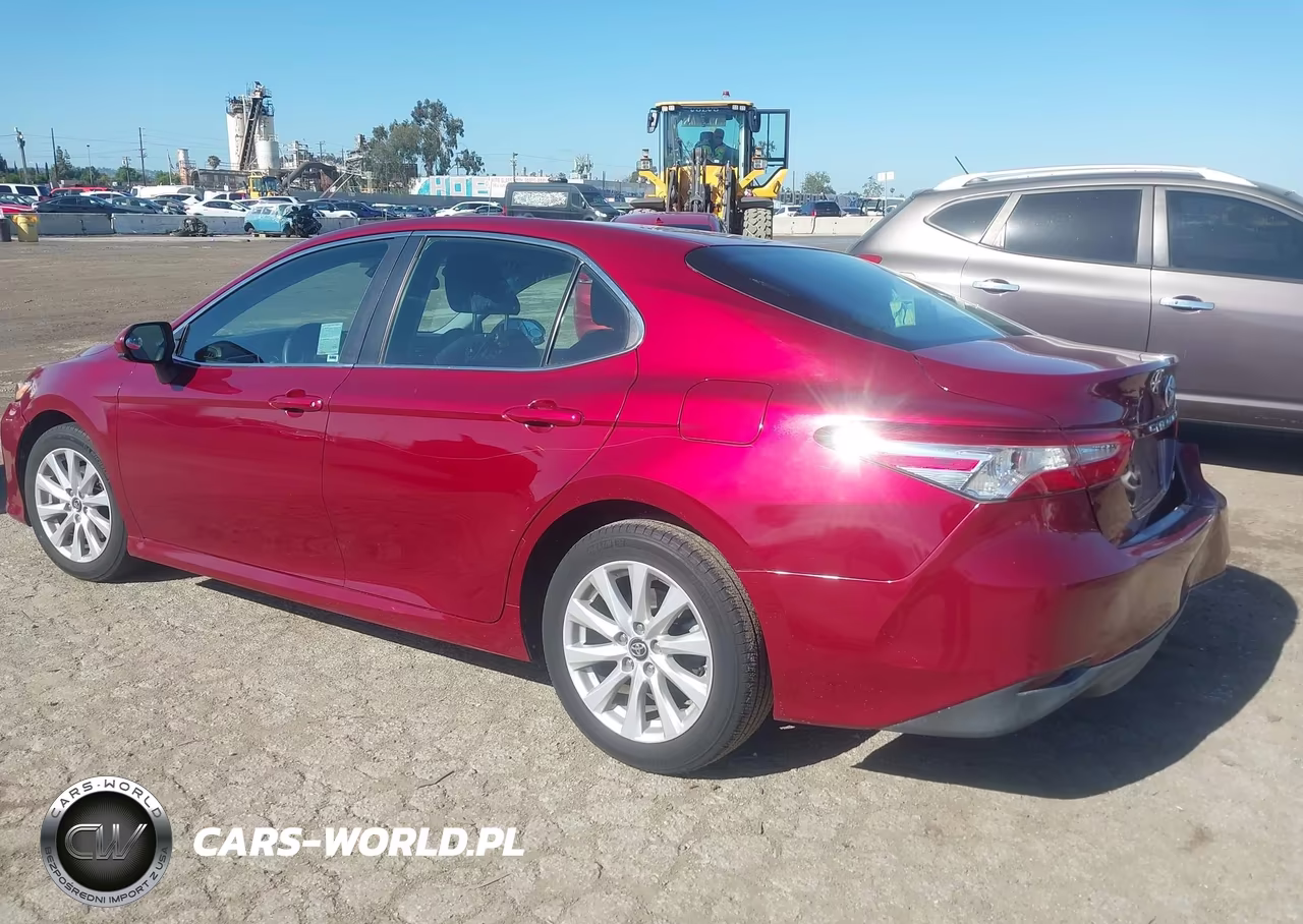 2018 Toyota Camry Le VIN:4T1B11HK0JU651622 - 3